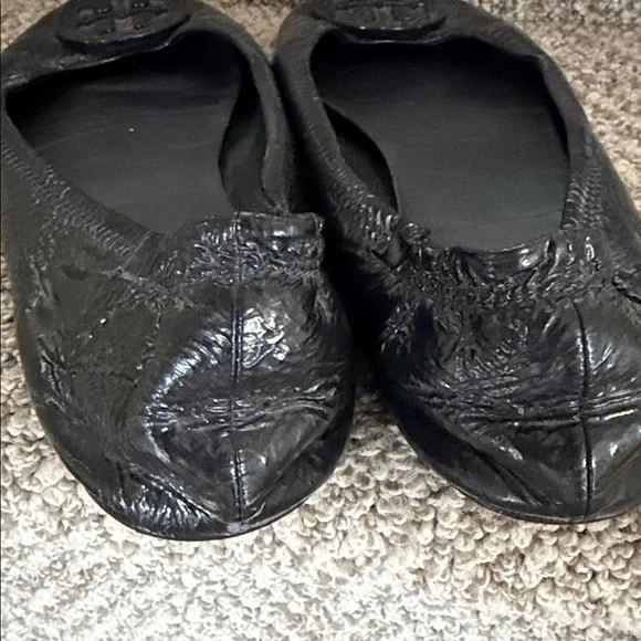 Tory Burch patent Leather Women's Ballet Flats with Logo Medallion - Picture 3 of 5